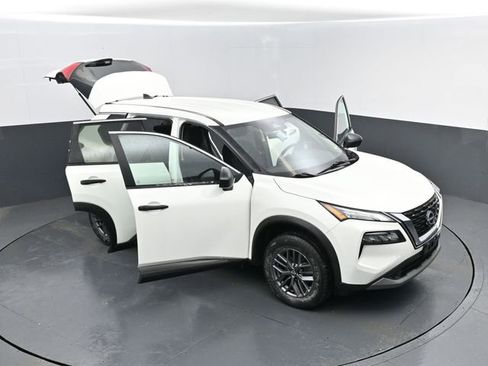 Used 2023 Nissan Rogue S image 24