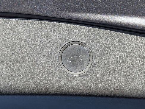 Used 2023 Tesla Model 3 Standard Range image 12