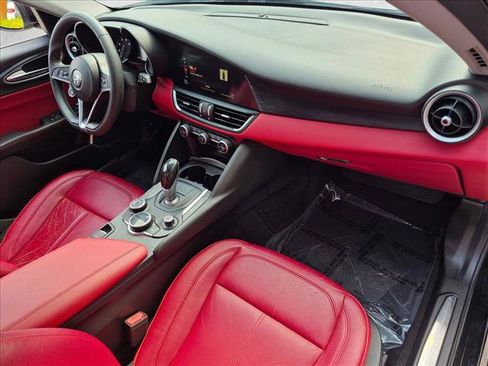 Used 2019 Alfa Romeo Giulia RWD image 21
