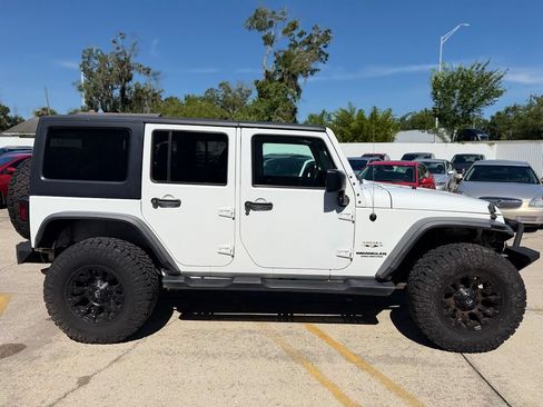 Used 2017 Jeep Wrangler Unlimited Sahara AWD/4WD image 6