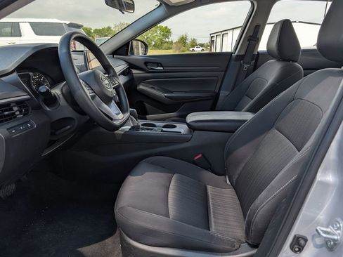 Used 2025 Nissan Altima 2.5 SV FWD image 22