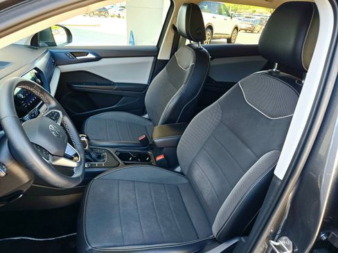 Used 2023 Volkswagen Taos SE w/ Black Wheel Package FWD image 21