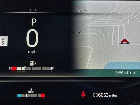 Used 2025 Land Rover Range Rover SE AWD/4WD image 9