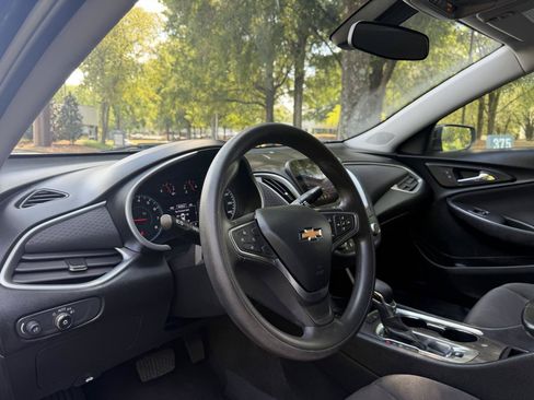 Used 2022 Chevrolet Malibu LT FWD image 10