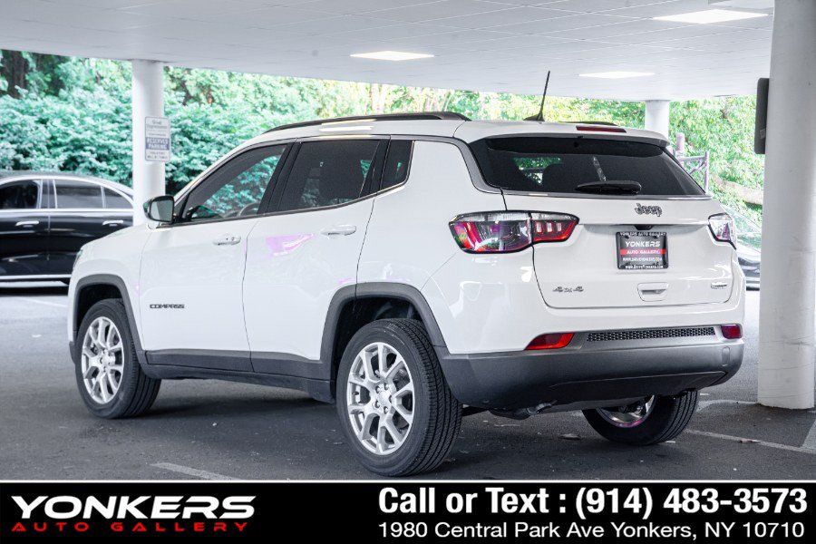 Used 2023 Jeep Compass Latitude w/ Sun and Sound Group AWD/4WD image 10