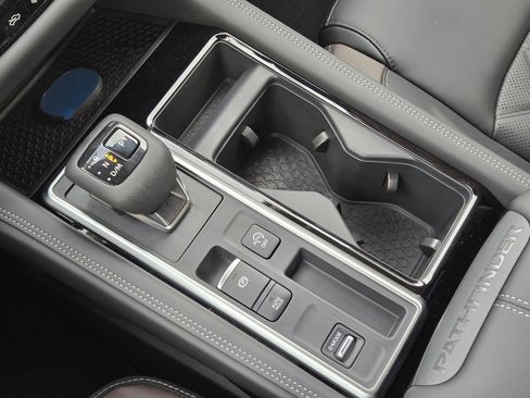 New 2026 Nissan Pathfinder Platinum image 18