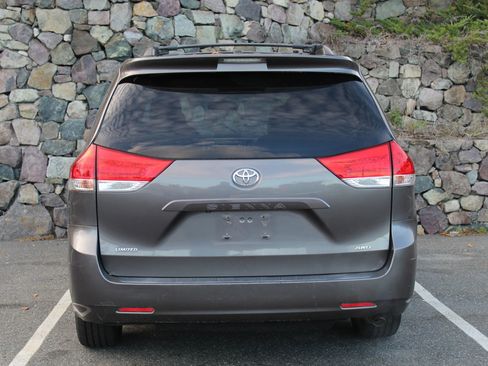 Used 2011 Toyota Sienna LE image 8
