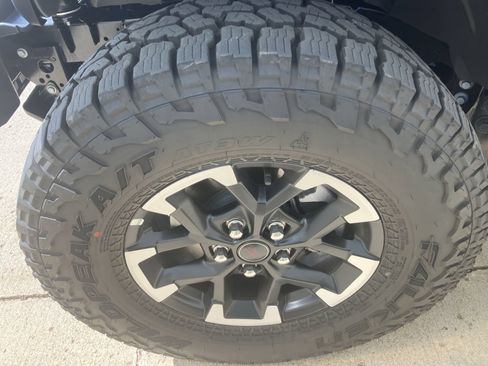 Used 2026 Jeep Gladiator Rubicon AWD/4WD image 7