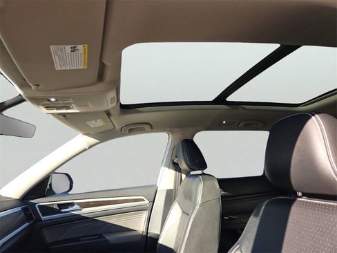 Certified 2022 Volkswagen Atlas SE w/ Panoramic Sunroof Package image 15