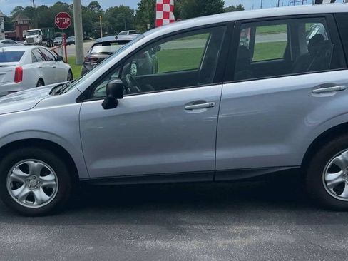 Used 2015 Subaru Forester 2.5i AWD/4WD image 5