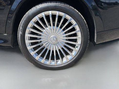 Used 2025 Mercedes-Benz Maybach GLS 600 4MATIC image 30