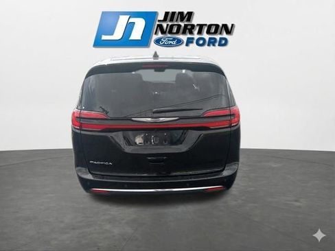 Used 2024 Chrysler Pacifica Touring-L FWD image 8