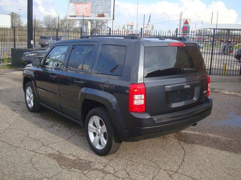 Used 2014 Jeep Patriot Latitude FWD image 3