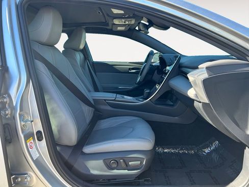 Used 2019 Toyota Avalon Limited image 10