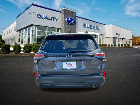 Used 2025 Subaru Forester Premium AWD/4WD image 3