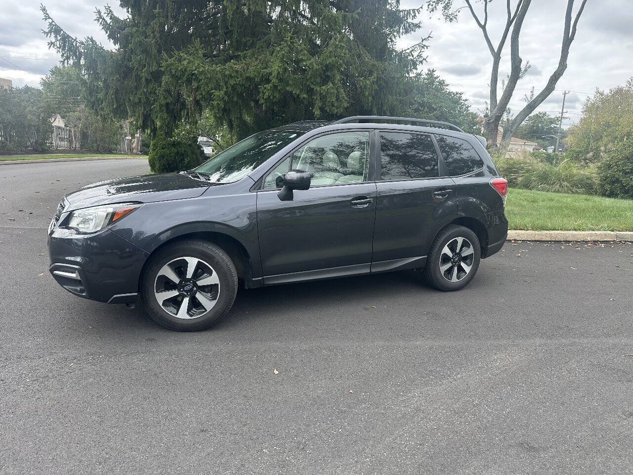 Used 2017 Subaru Forester 2.5i Premium w/ All-Weather Package AWD/4WD image 4