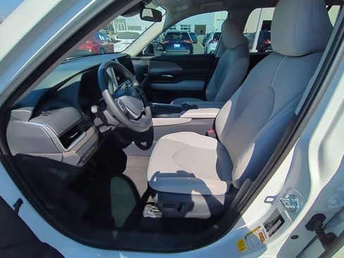 Certified 2026 Toyota Grand Highlander FWD image 8