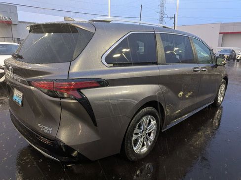 Certified 2023 Toyota Sienna Platinum image 7