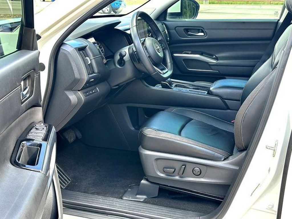 Used 2024 Nissan Pathfinder SL w/ SL Premium Package FWD image 10