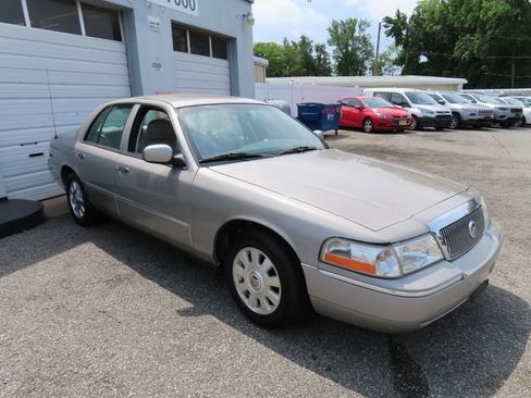 Used 2005 Mercury Grand Marquis LS RWD image 3