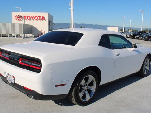 Used 2016 Dodge Challenger SXT image 3