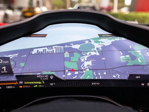 Used 2023 Ferrari SF90 Spider image 32