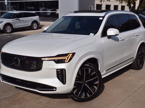 Used 2025 Volvo XC90 B6 Plus image 41