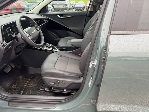 Used 2023 Kia Niro EX w/ EX Cold Weather Package FWD image 10