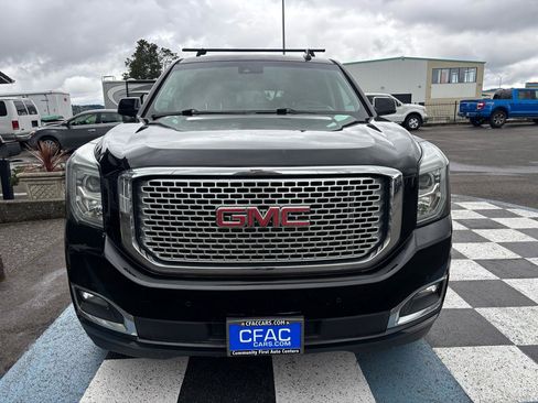 Used 2015 GMC Yukon XL Denali w/ Premium Package AWD/4WD image 9