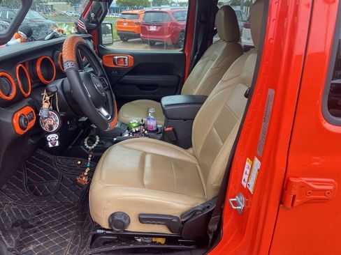Used 2019 Jeep Wrangler Unlimited Sahara AWD/4WD image 29