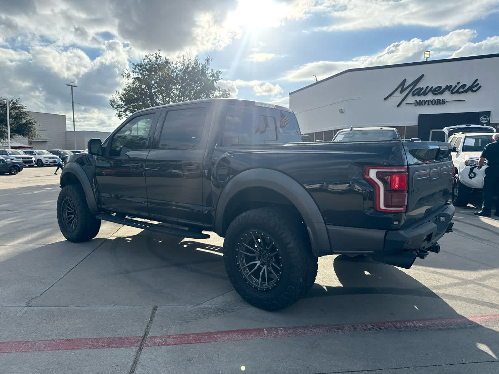 Used 2019 Ford F150 Raptor w/ Equipment Group 802A Luxury AWD/4WD image 4