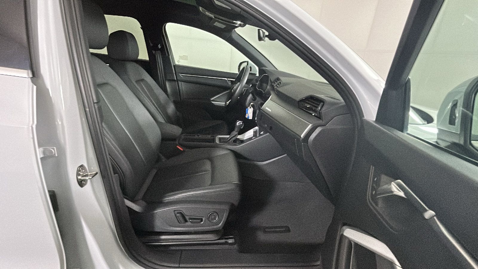 Used 2025 Audi Q3 2.0T Premium AWD/4WD image 32