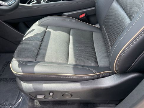 Used 2025 Chevrolet Traverse High Country FWD image 23