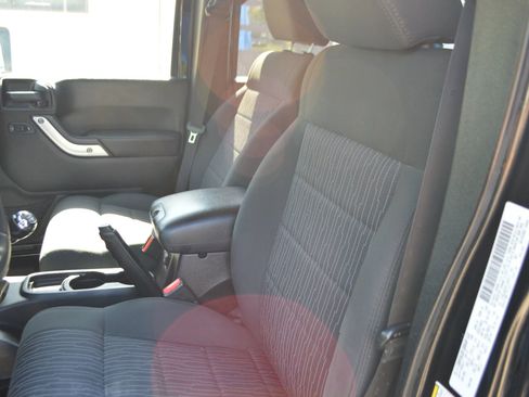 Used 2012 Jeep Wrangler Unlimited Sahara w/ Connectivity Group AWD/4WD image 14