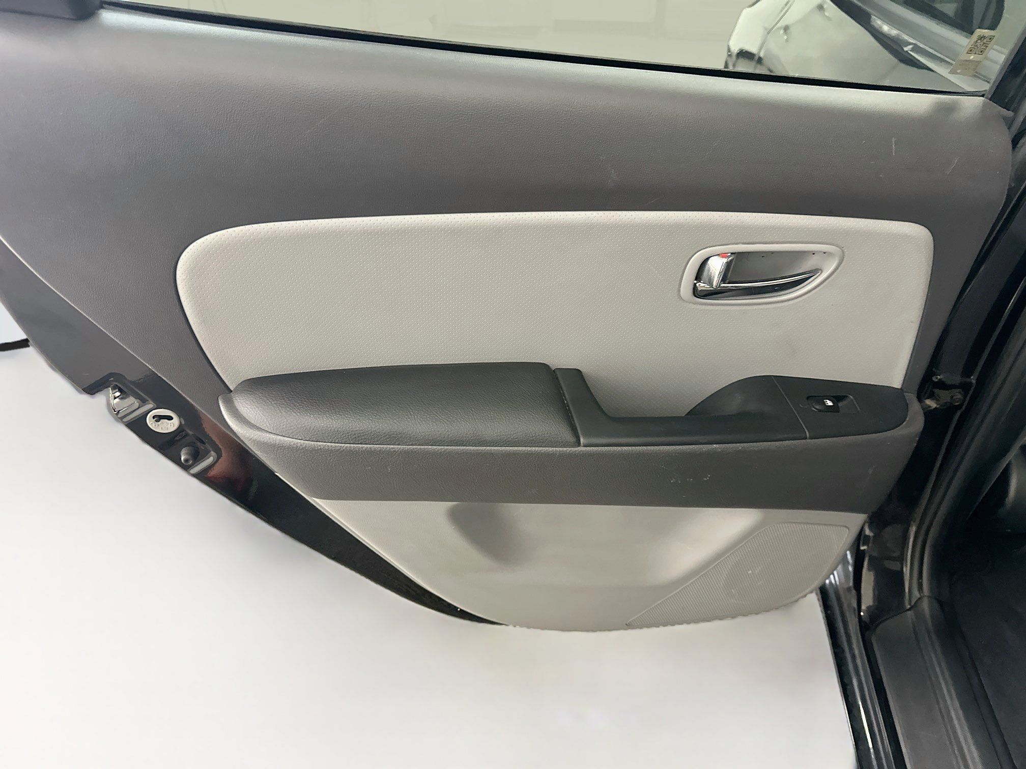 Used 2010 Hyundai Elantra SE FWD image 25