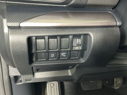 Used 2019 Subaru Forester Premium AWD/4WD image 19