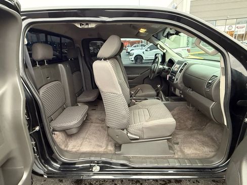 Used 2017 Nissan Frontier SV image 15