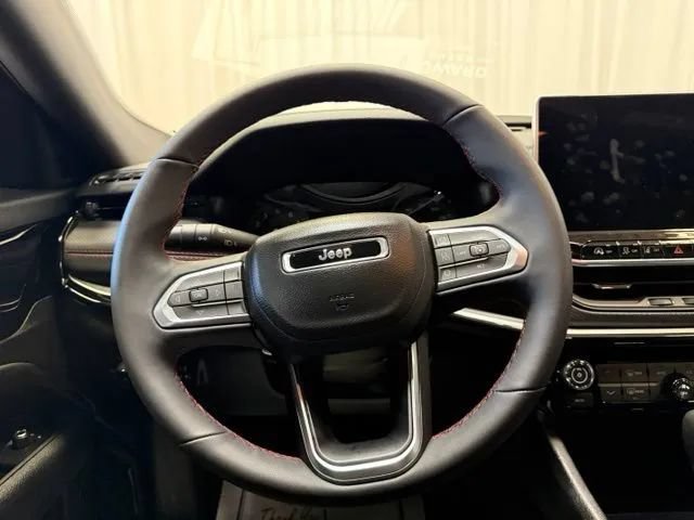 Used 2025 Jeep Compass Trailhawk w/ Trailhawk Convenience Group AWD/4WD image 13