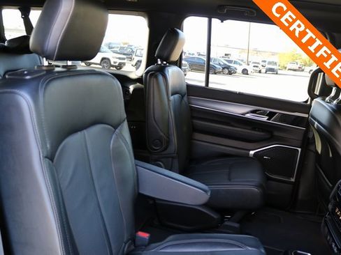 Used 2024 Jeep Wagoneer L Series II w/ Convenience Group I image 17