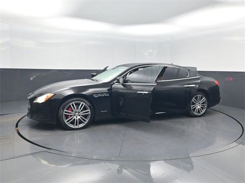 Used 2017 Maserati Quattroporte S GranSport image 37