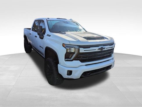 Certified 2024 Chevrolet Silverado 3500 LTZ w/ LTZ Plus Package image 6