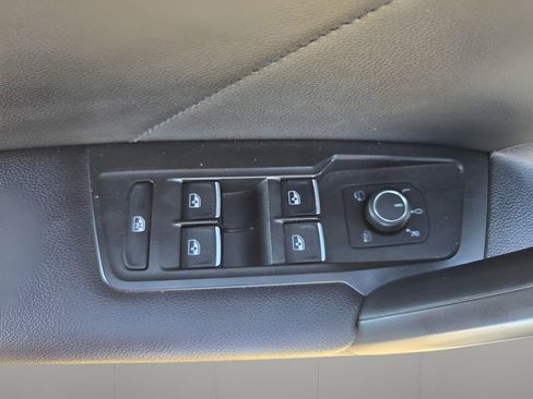 Used 2021 Volkswagen Tiguan SEL Premium R-Line image 12