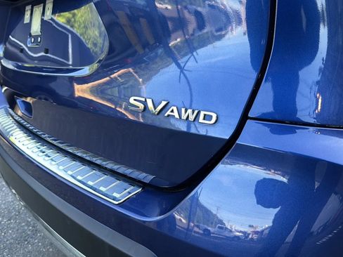Used 2018 Nissan Rogue SV AWD/4WD image 12