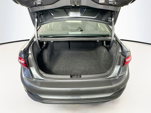 Used 2025 Volkswagen Jetta SE FWD image 29