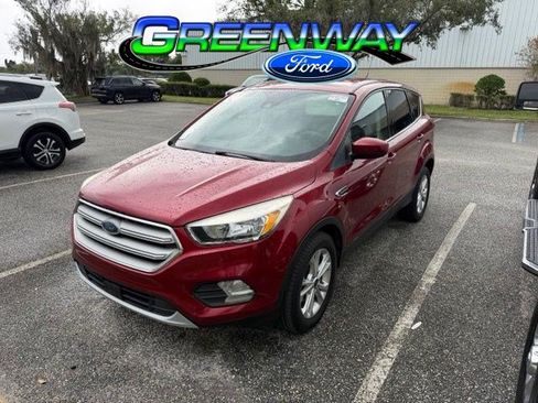 Used 2019 Ford Escape SE FWD image 1