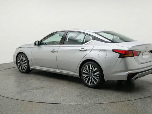 Used 2025 Nissan Altima 2.5 SV image 6