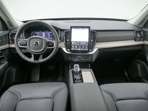 New 2026 Volvo XC90 B6 Plus w/ Protection Package Premier image 25