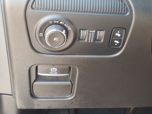 Used 2024 Jeep Wagoneer L Series II RWD image 19