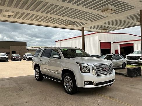 Used 2017 GMC Yukon Denali w/ Open Road Package AWD/4WD image 3