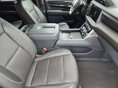 Used 2023 GMC Yukon XL Denali RWD image 13